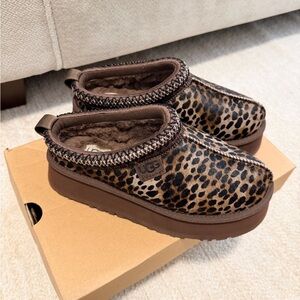 UGG Tazz Size 6